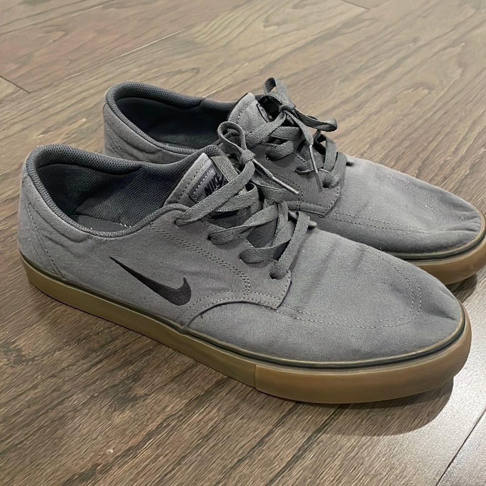 Men's Nike sneaker